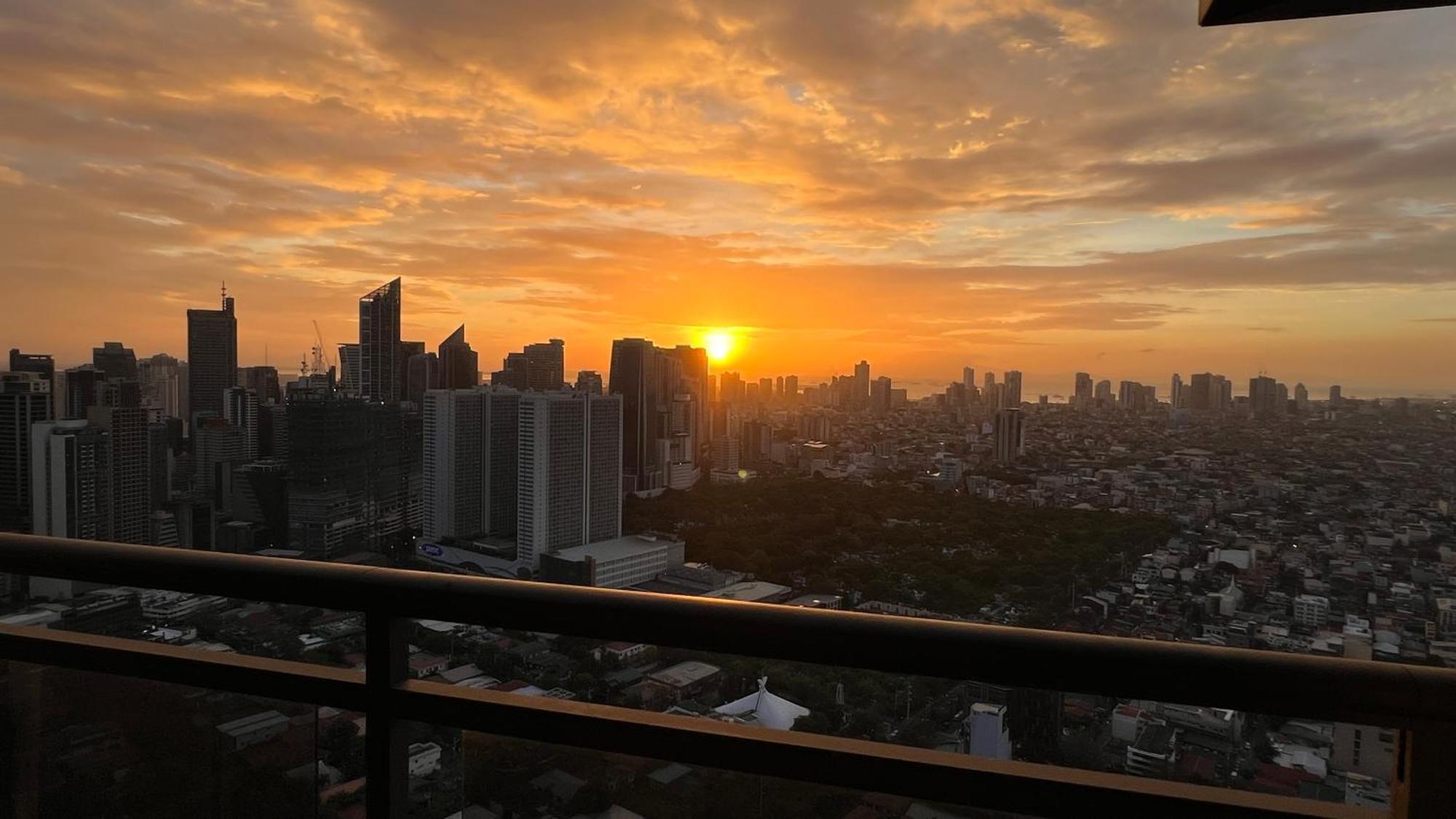 The Milano Residences Manila Bagian luar foto